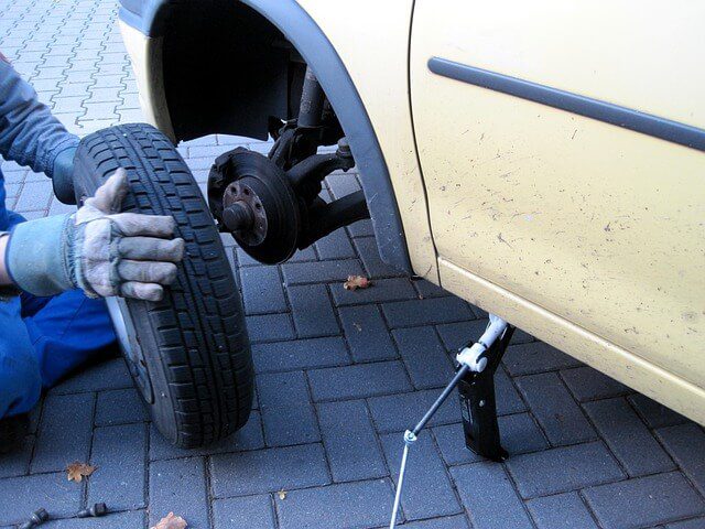 mechanic changing car tyre